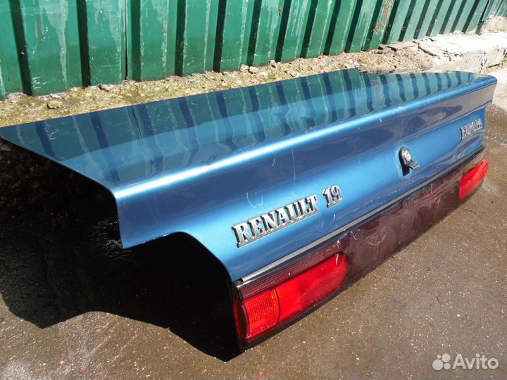 Крышка багажника Рено 19 Европа синяя в сборе