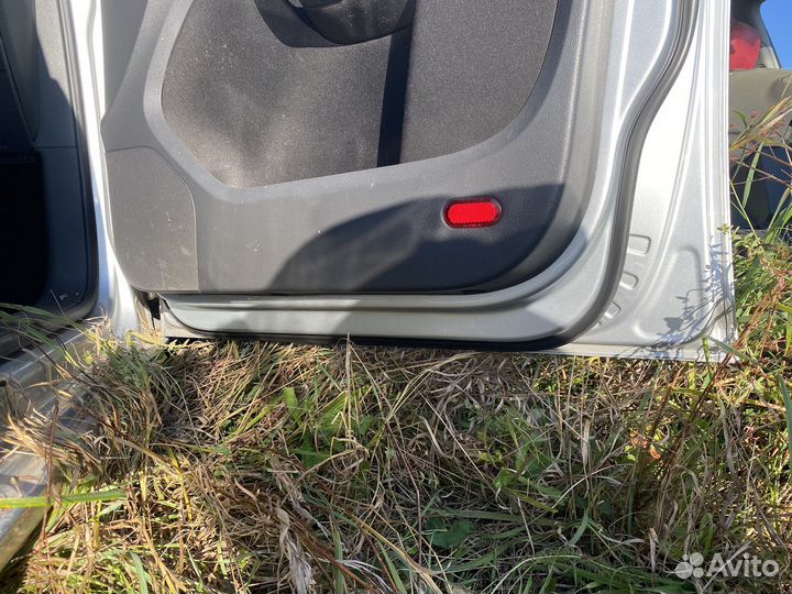 Дверь передняя правая Volkswagen Touran