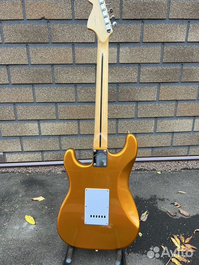 Гитара Fender stratocaster Gold (новая )