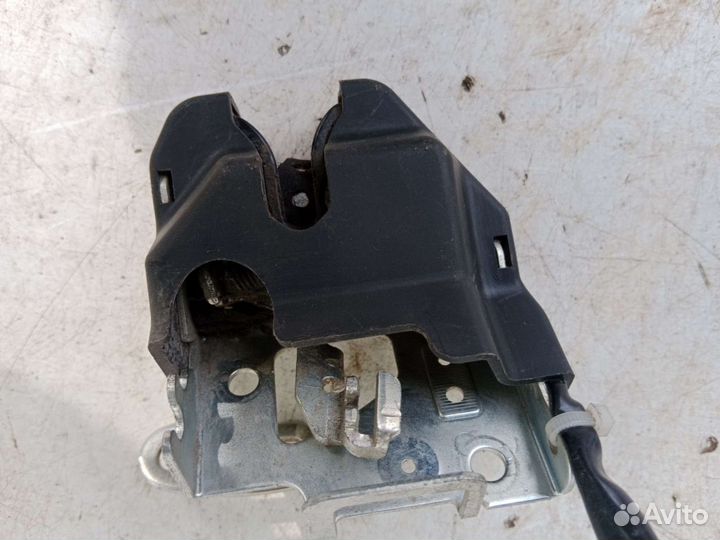 Замок крышки багажника Honda civic 4D FD