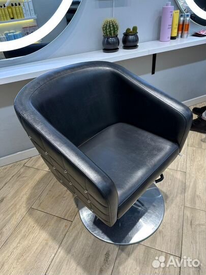 Парикмахерское кресло