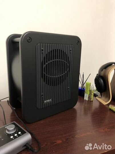 Сабвуфер Genelec 7040 APM