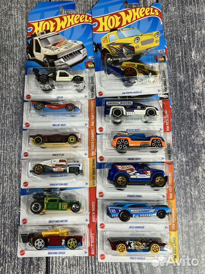 Машинки HOT wheels L case 2023 года