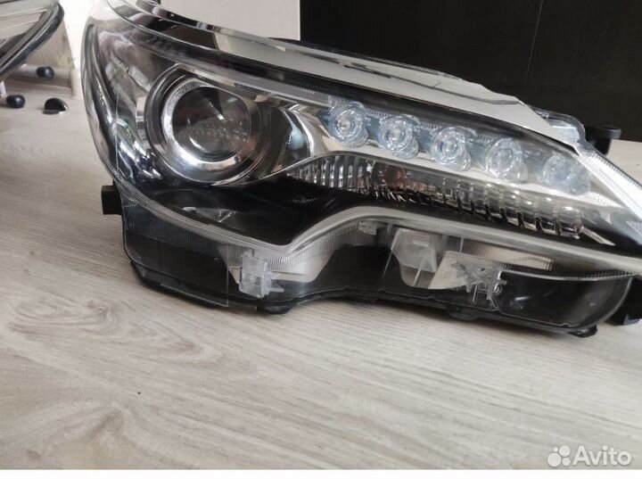 Фара toyota fortuner правая