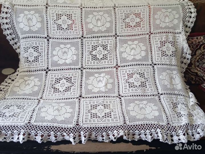 Скатерть и салфетка ручной работы