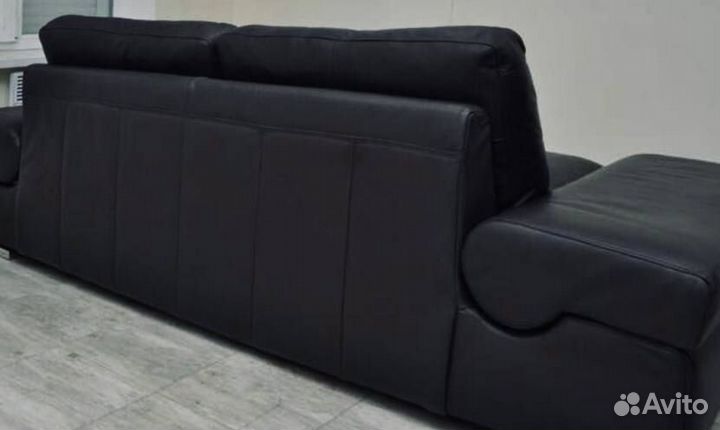 Кожаный диван