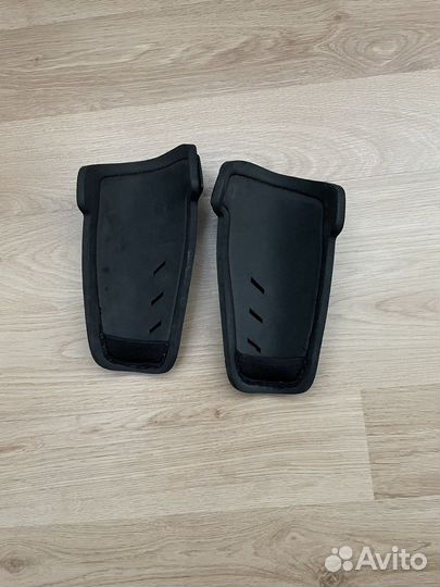 Футбольные щитки