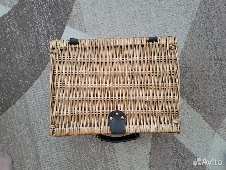 Набор для пикника в чемодане