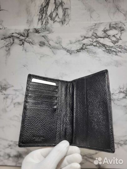 Обложка Prada