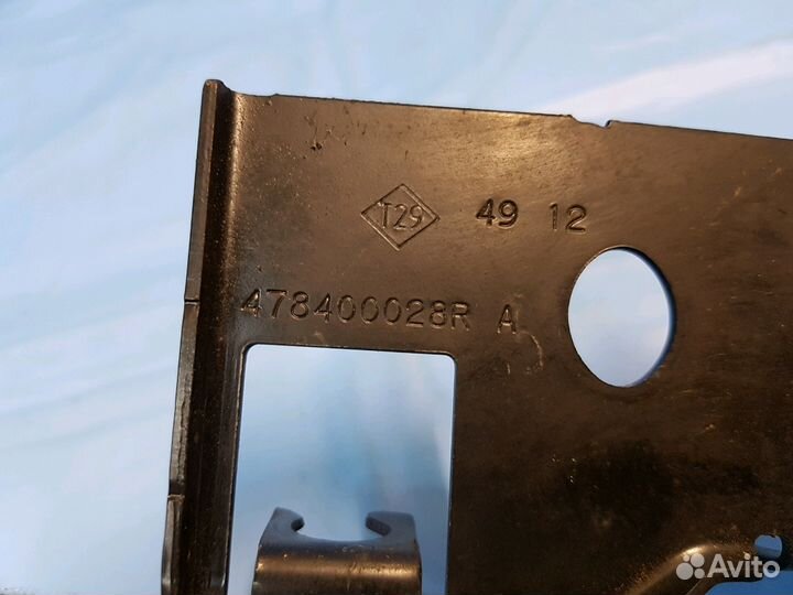 Крепеж блока абс Рено Логан Сандеро Ларгус Дустер