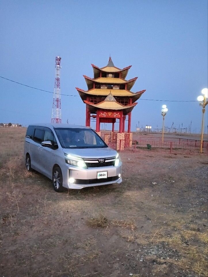 Toyota Voxy: фото из отзыва