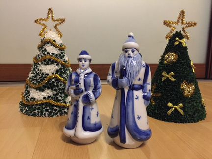 Дед мороз и снегурочка гжель