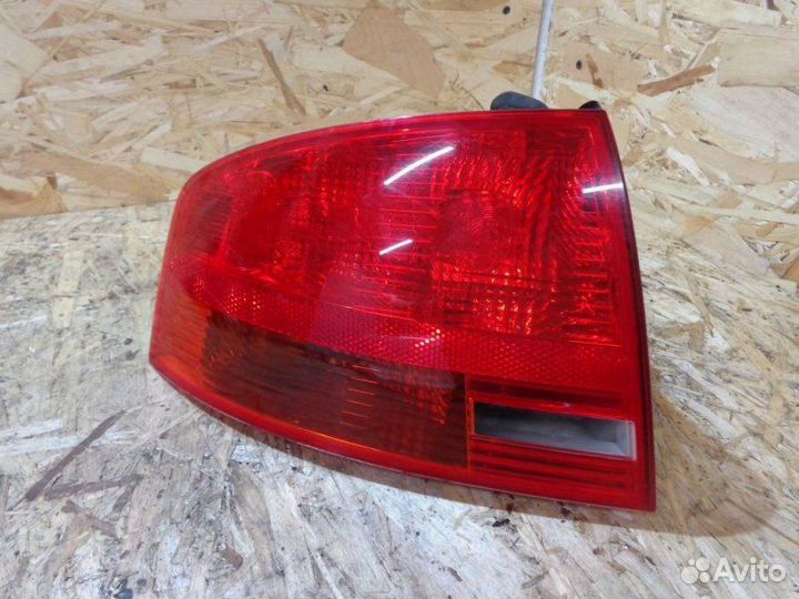 Фонарь задний левый Audi A4 B7 AUK