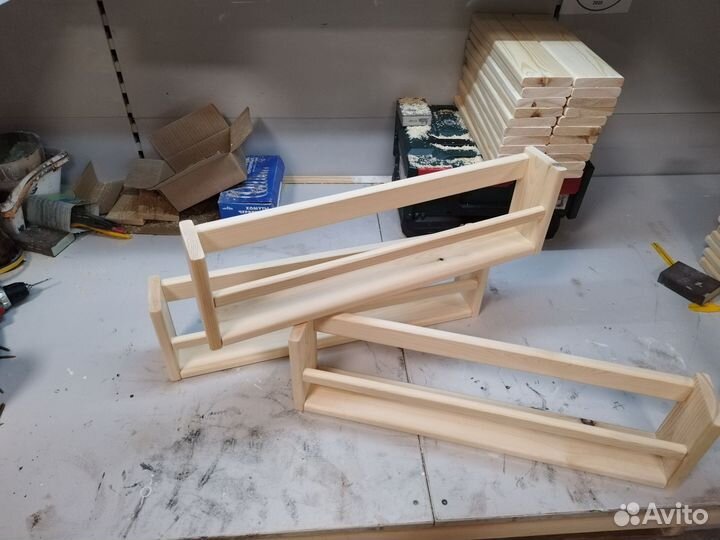 Полка для книг монтессори