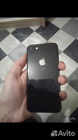 iPhone 8 (Экран цел,стоит защитное стекло)