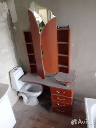 Трюмо с зеркалом