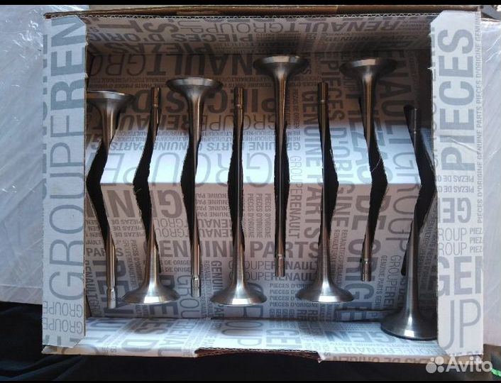 Продам комплект выпускных клапанов на renault