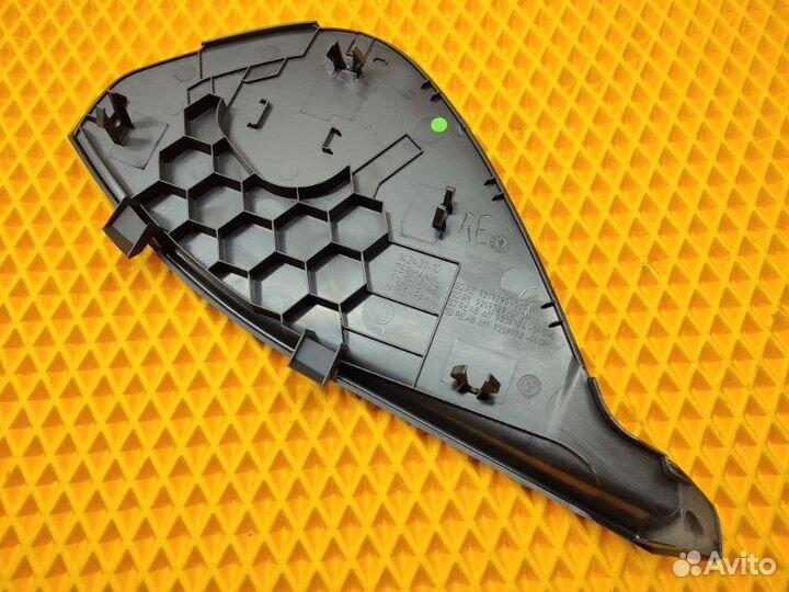 Накладка торпеды правая Bmw 5 F10 2.5 N52 2011