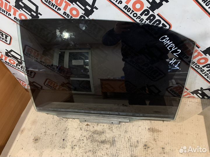 Стекло двери переднее заднее Toyota Camry 40