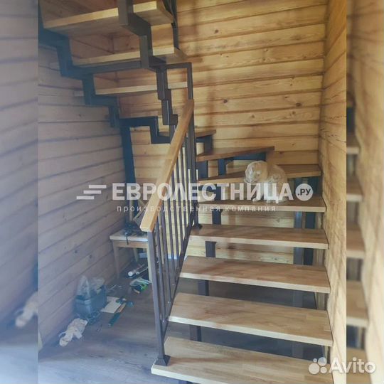 Лестница на металлическом каркасе