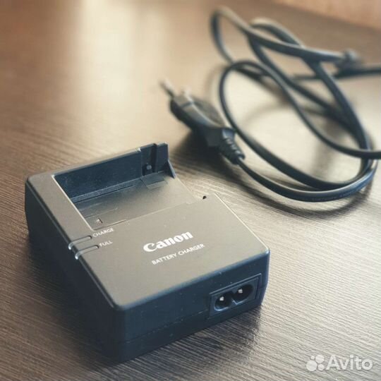 Зарядное устройство Canon LC-E8E