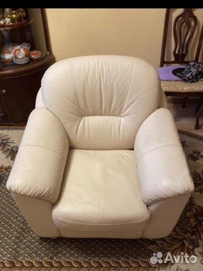 Кожанное кресло