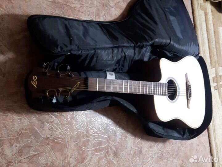 Акустическая гитара