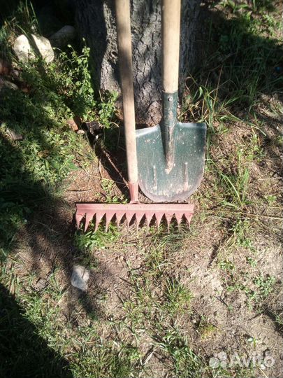 Лопата, грабли, цепи, вилы, кувалда