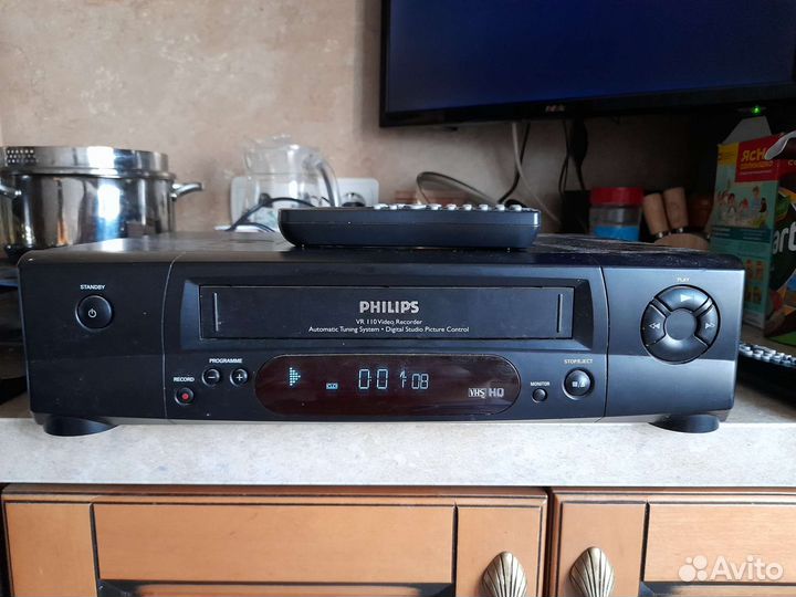 Видеомагнитофон Philips VR-110/58