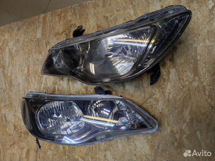 Фара левая / правая Honda Civic 4D 8 кузов