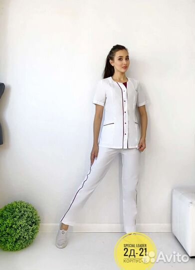 Женский медицинский костюм