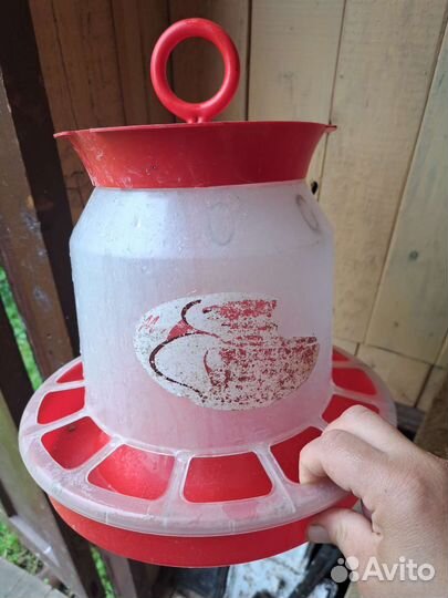 Бункерная кормушка для птиц