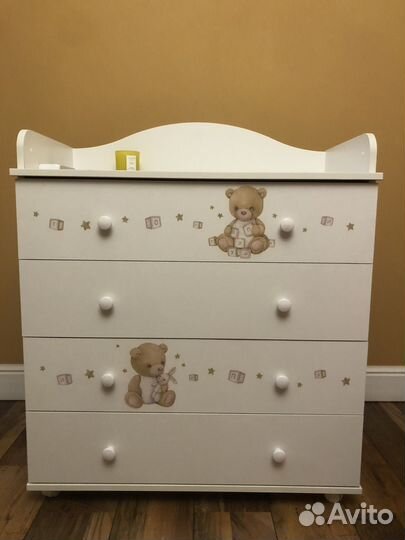 Кроватка круглая и комод