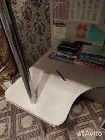 Детская кровать чердак со столом и шкафом бу