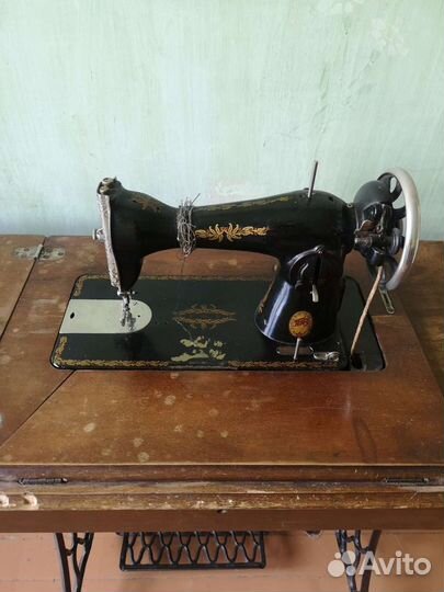 Швейная машина ножная