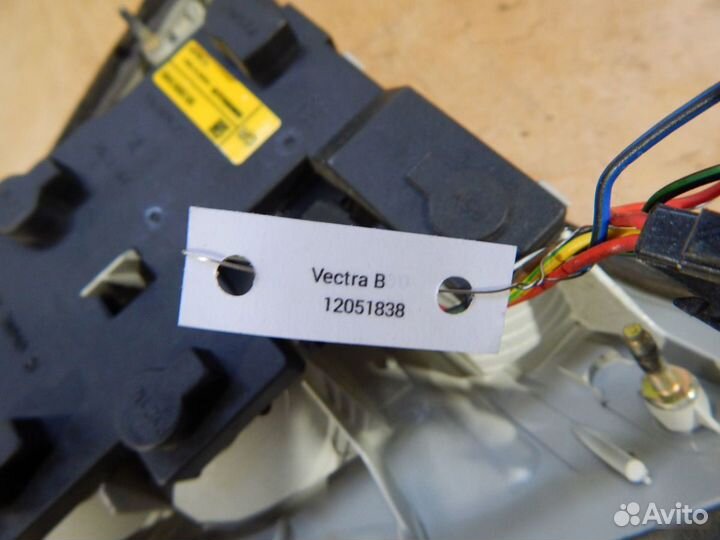 Фонарь правый Opel Vectra b (седан/хетчбэк)