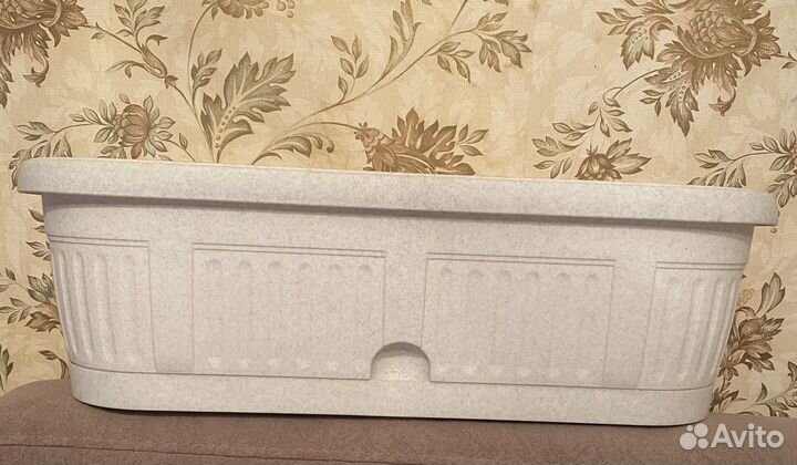 Кашпо для балкона и подоконника