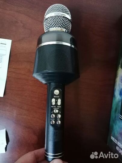 Беспроводной Bluetooth-микрофон для караоке Q008