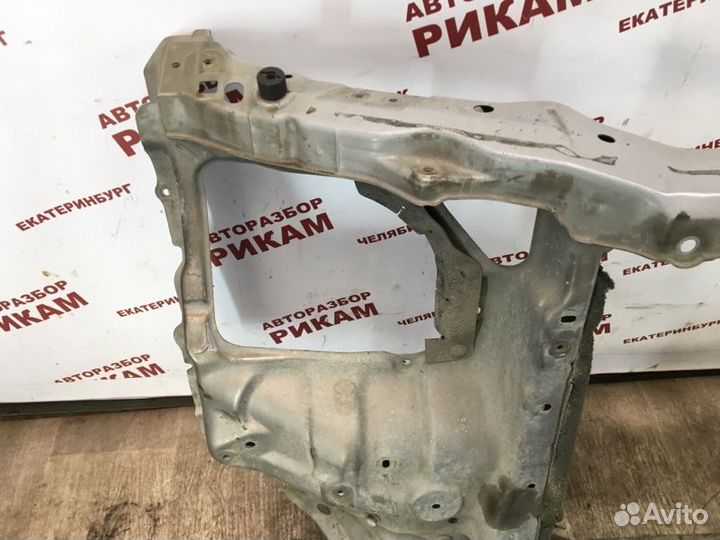 Рамка радиатора Toyota Town Ace Noah SR50 3S-FE