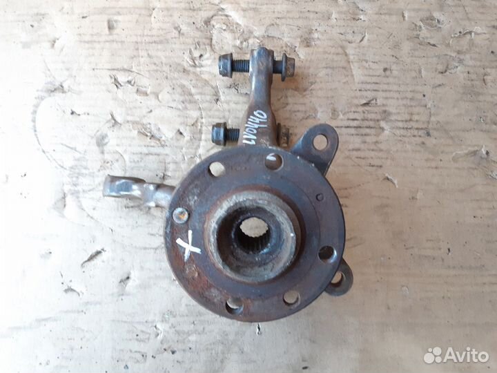 Поворотный кулак передний Вольво 440