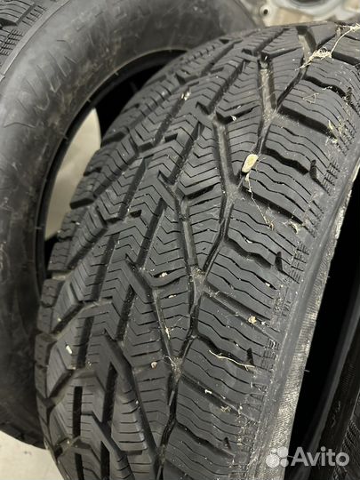 Taurus SUV Winter 235/60 R18 104H