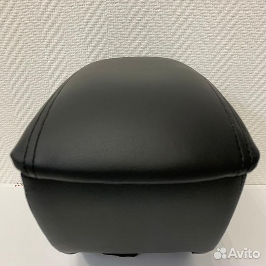 Штатный подлокотник hyundai solaris (2010-2017)