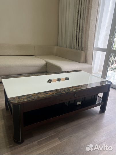 Мраморный стол