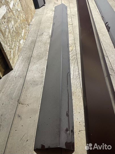 Профиль для металлочерепицы коричневый RAL8017