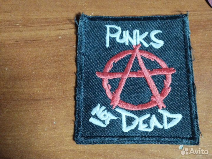 Нашивки sex pistols и punks not dead