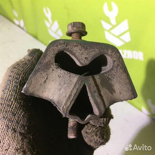 Опора двигателя Ауди 80 90 Б3