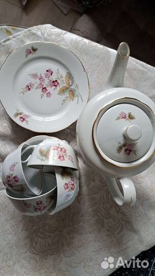 Предметы чайного сервиза Цветение ГДР