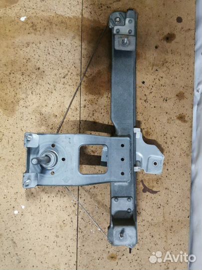 Стеклоподъемник задний правый Renault Sandero 1