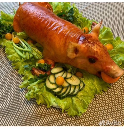 Запеченный молочный поросенок