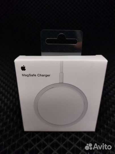 Зарядка на iPhone Apple magsafe